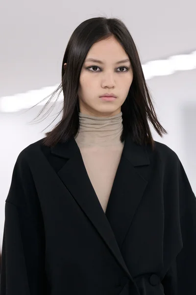 Look 18